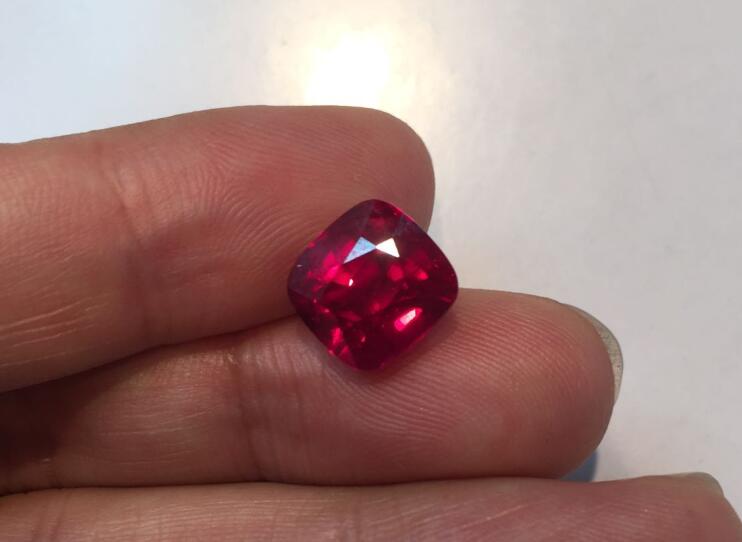 大地的血色舍利:红宝石(七月生辰石)