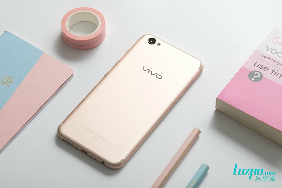 柔光双摄 自拍再升级 vivo X9s评测