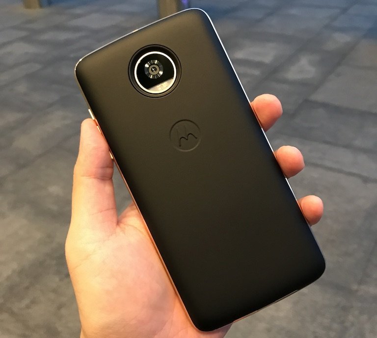 千篇一律中的一股清流：Moto Z2 Play详细评测