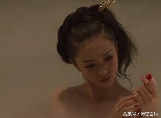 清朝末年嫔妃们是怎么洗澡的？让太监干的事让人脸红！