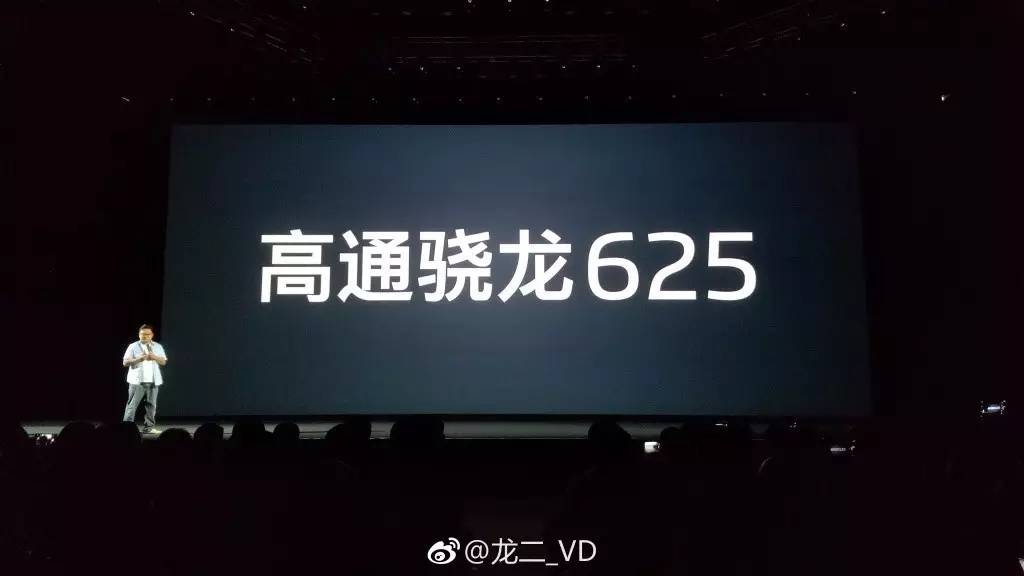 高端大气！双屏手机YotaPhone 3国行公布