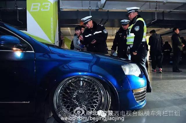 北京某地下车库改装车聚会被查 含保时捷等豪车