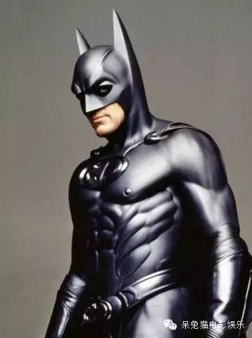 别吐槽新版蝙蝠侠又老又胖了，历代蝙蝠侠脑洞更大！