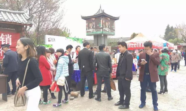 很多部门和企业昨天聚集在丽江古城，在干啥？