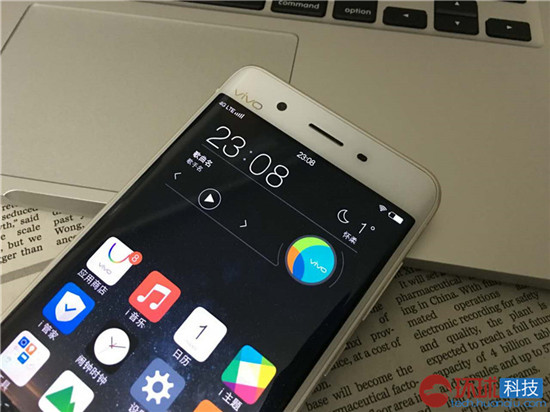 8GB运行内存 单叶双曲面屏 vivo Xplay5当场免费试玩