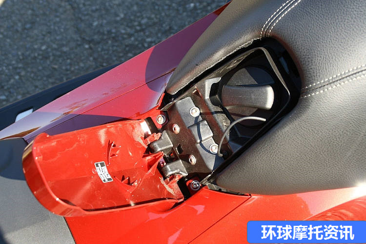 游走都市的豪华宝马：C650GT摩托车