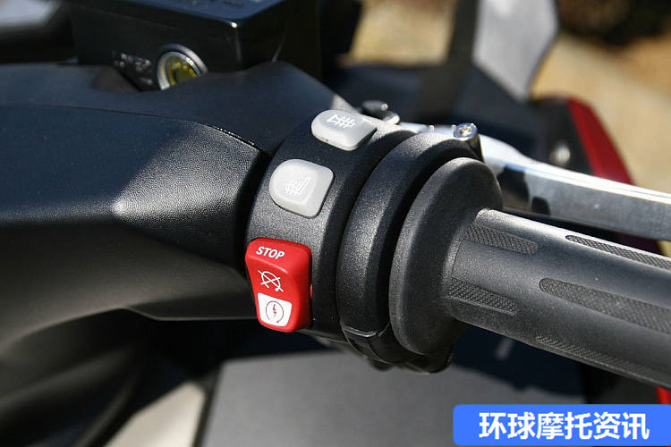游走都市的豪华宝马：C650GT摩托车