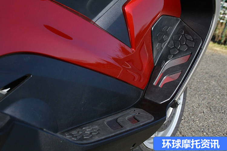 游走都市的豪华宝马：C650GT摩托车