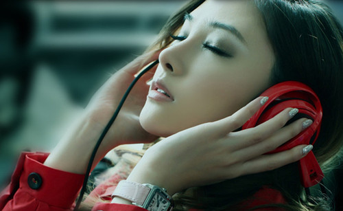 好听的句子唯美短句 往事是尘封在记忆中的梦，而你是我唯一鲜明的记忆图片