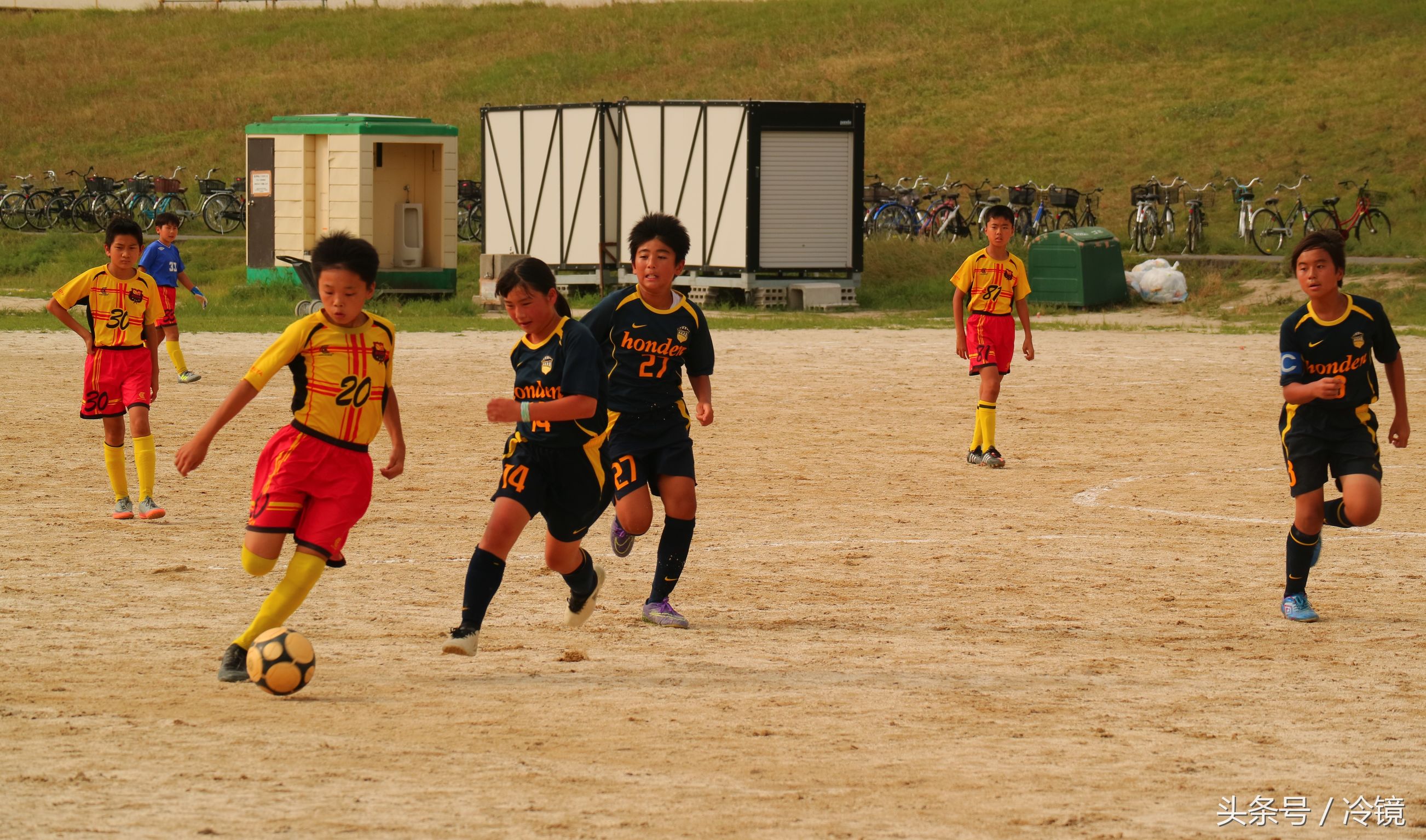 日本为什么会年年参加世界杯(日本足球连续六届打进世界杯，背后一个重要因素值得国人反思)