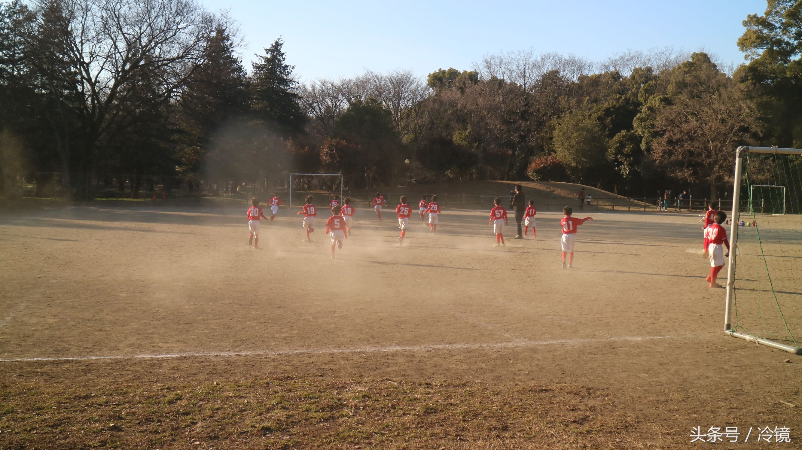 为什么日本常进世界杯(日本足球连续六届打进世界杯，背后一个重要因素值得国人反思)