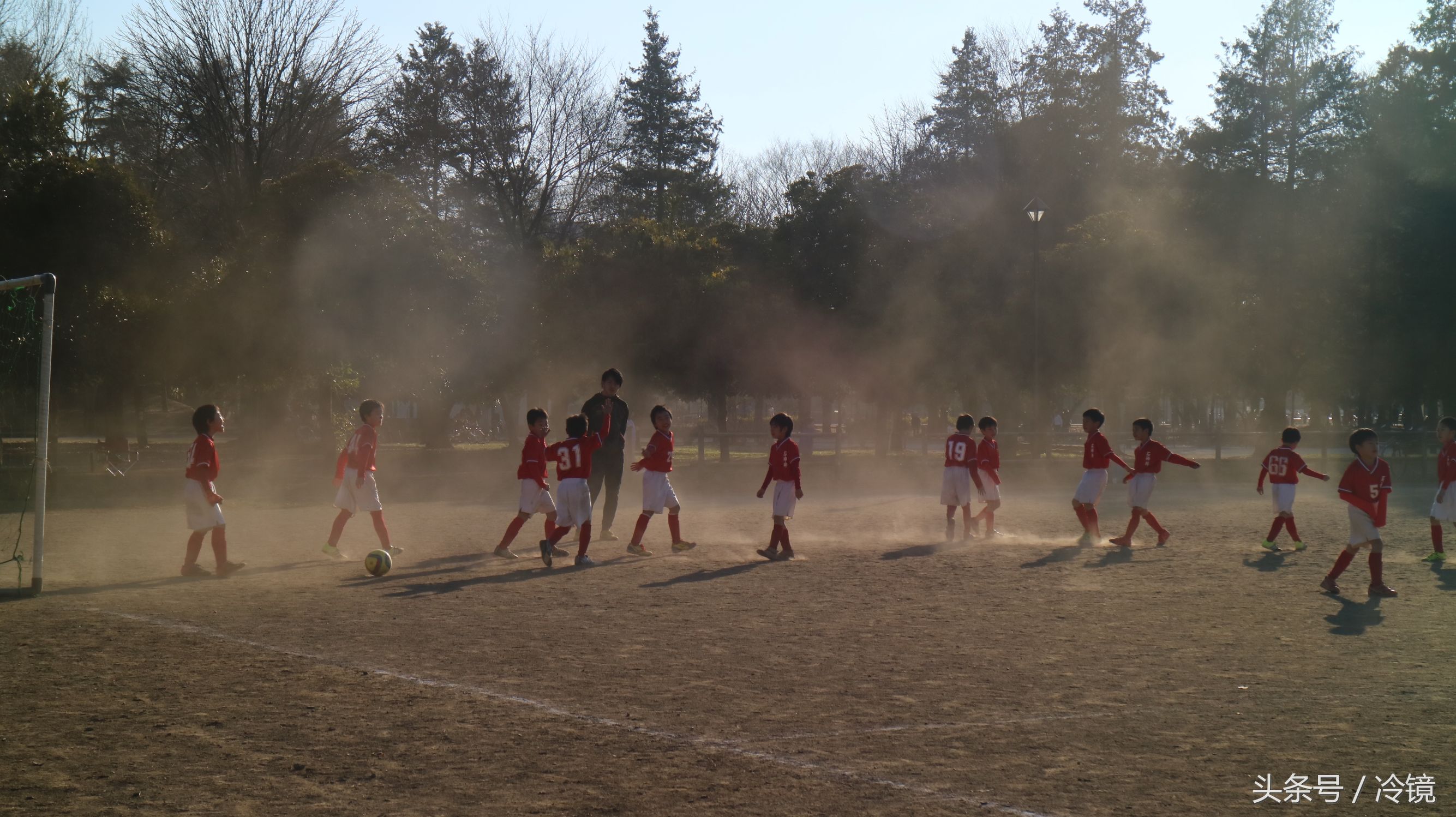 日本为什么会年年参加世界杯(日本足球连续六届打进世界杯，背后一个重要因素值得国人反思)