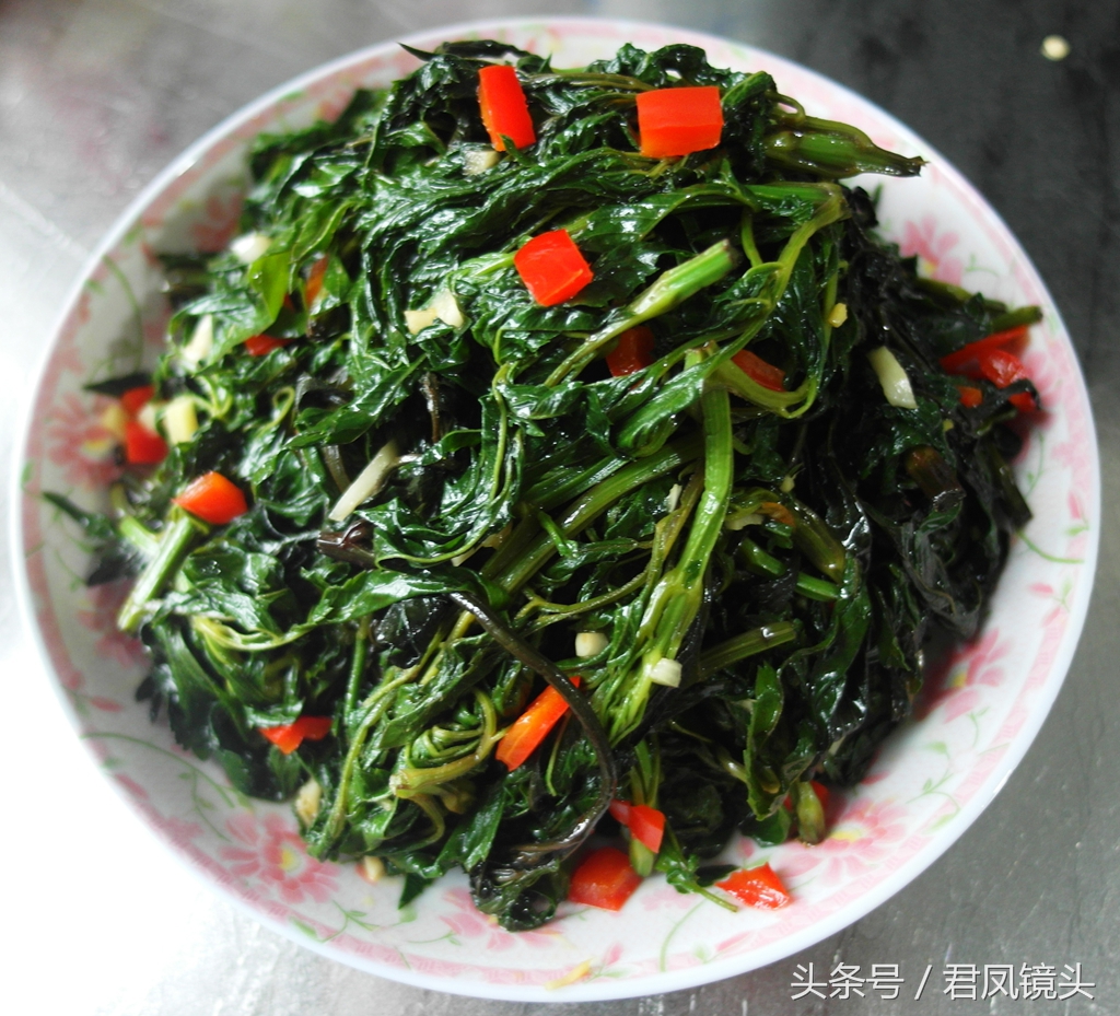 贤妻自制美味野菜:凉拌鬼针草!食药两用,抗癌养生又防病