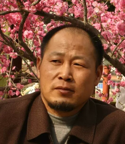 天天漫画网:漫画家邝飚《媒体网络时政漫画推动者》