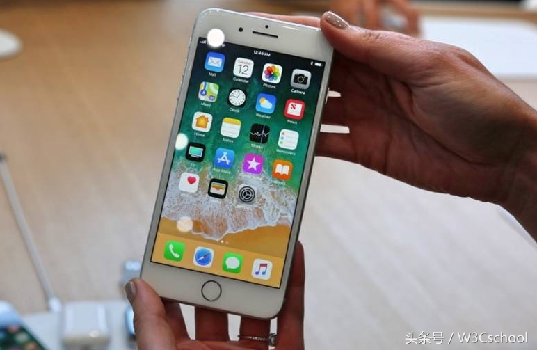 17年苹果发布会4大闪光点，网民：iPhone8和iPhone6有啥差别？