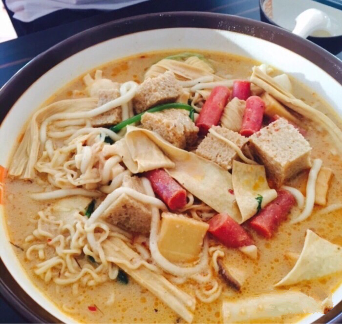 男友挣得不少，却总请我吃麻辣烫，原因是他觉得这个健康