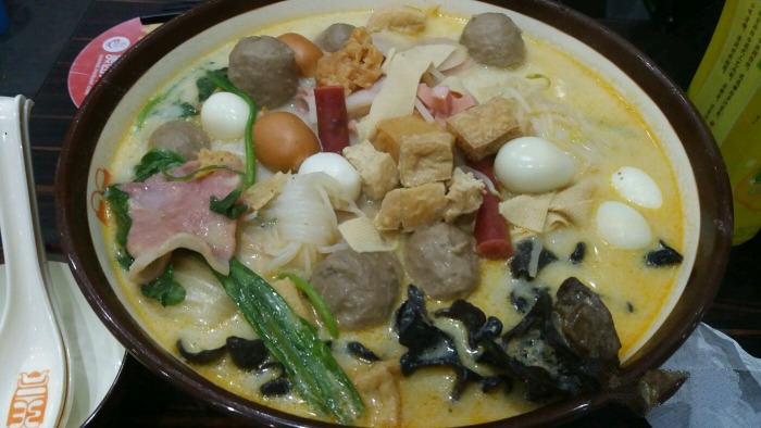 男友挣得不少，却总请我吃麻辣烫，原因是他觉得这个健康