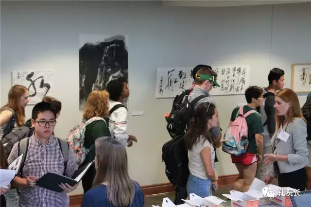 天天漫画网:孔子学院文化活动:让美国大学新生流连忘返