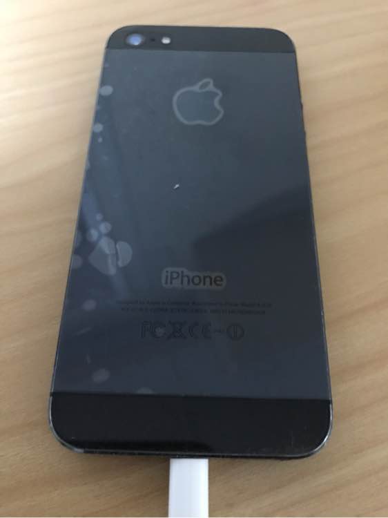 黑色的iPhone5也有人用吗，如今来看十分經典！