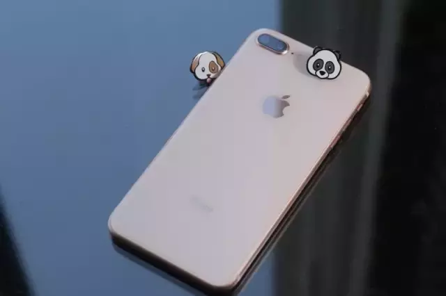 比照iphone7！iPhone8真机里手感受，网民：看了想购买iPhone7