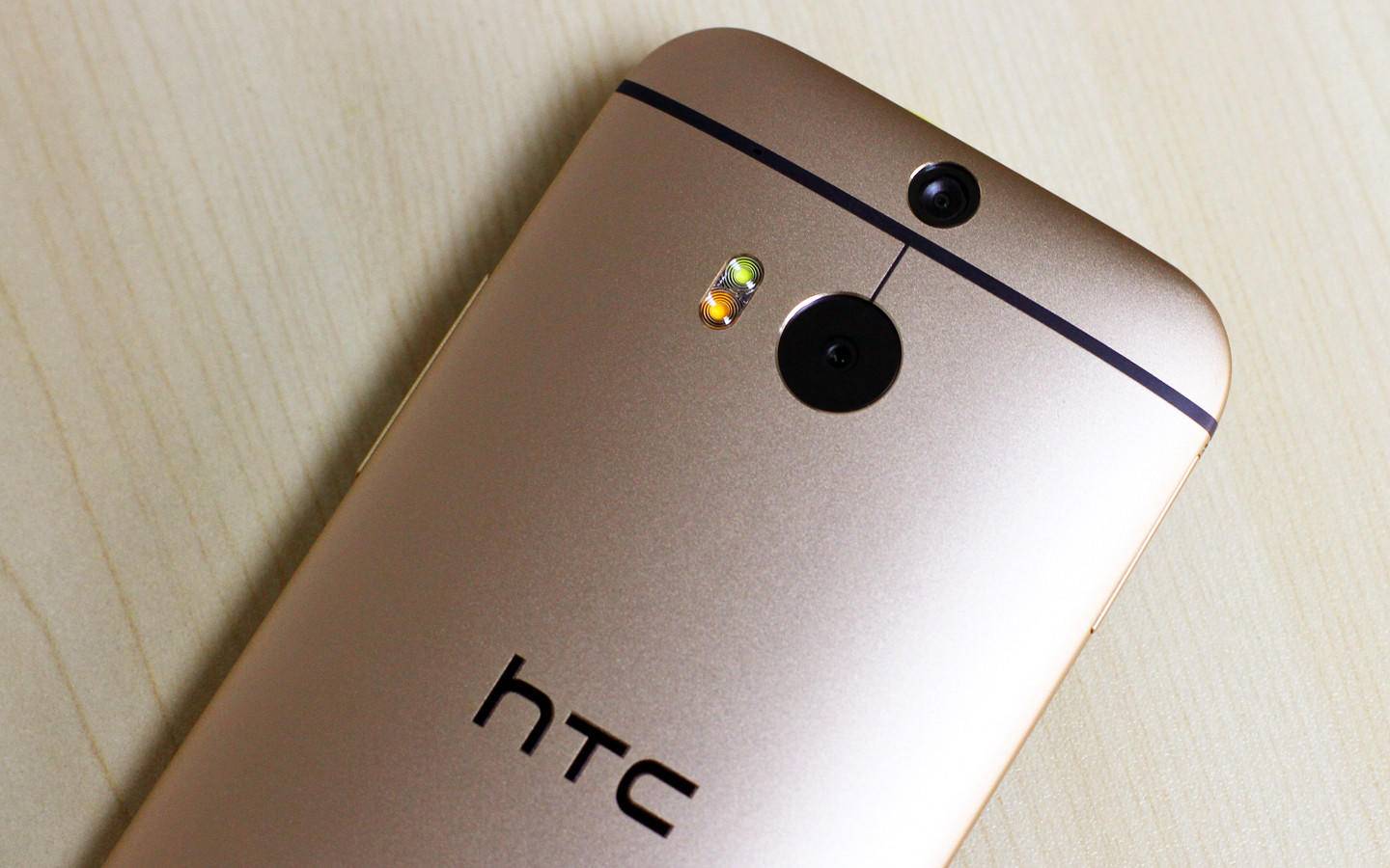 那些日子，大家跟追的HTC：第一款安卓系統(tǒng)、第一款金屬外殼、第一款景深效果雙攝像頭