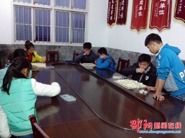 隆回县石门中学举行2016春季学生象棋大赛
