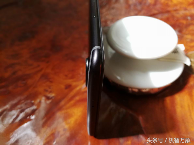 vivo X20全面屏手机开箱图赏简评 颜值人脸识别拍照是亮点