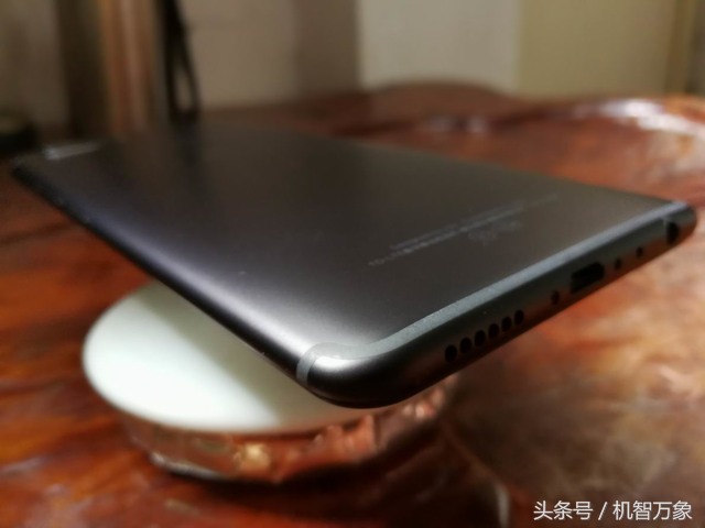 vivo X20开箱上手图赏简评 颜值拍照面部识别是最大亮点