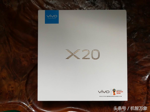 vivo X20全面屏手机开箱图赏简评 颜值人脸识别拍照是亮点