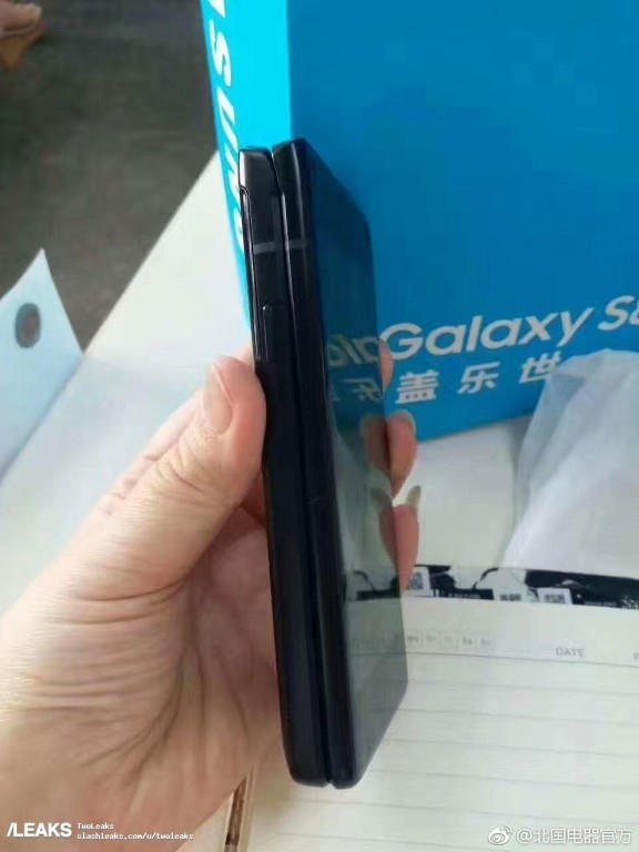 還買iPhone X？三星雙屏幕翻蓋式旗艦級(jí)W2018來啦：兩萬塊真富豪機(jī)