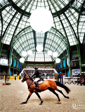 “跳跃 爱马仕”第七届马术障碍赛于巴黎大皇宫隆重举行