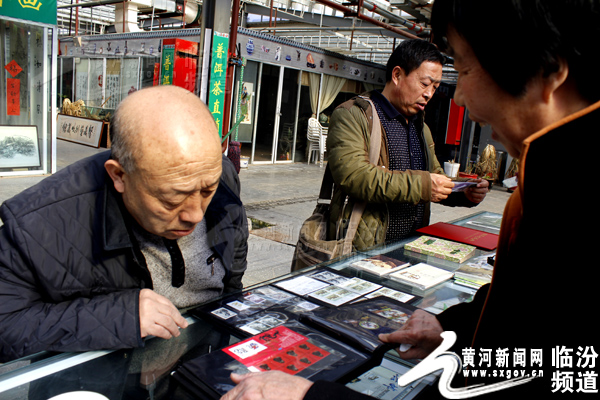 临汾：“周末邮市”在锦悦城古玩市场开张了