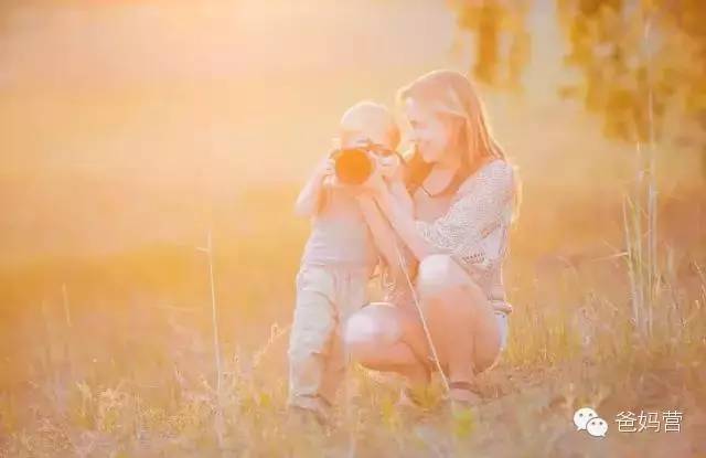 国外摄影师妈妈给自家孩子拍的绝美照片，美哭了！