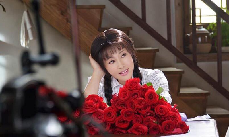 65岁的刘晓庆厉害了，出演18岁小姑娘，一身旗袍亮相惊艳众人
