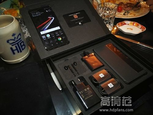 買LOGO送手機？講解市場價萬余元的華為公司Mate 10瑪莎拉蒂款（高清圖）
