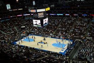 为什么nba球馆都建在郊区(来看看NBA各队球馆长什么样子，你都知道它们的名字吗？)