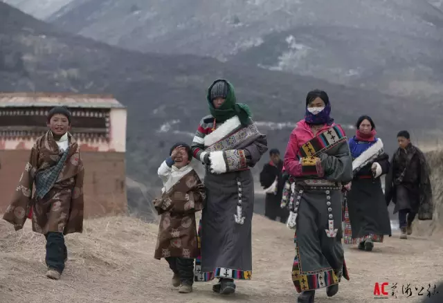 醉心甘南民族风情，著名画家南海岩用笔墨描绘藏民的幸福生活