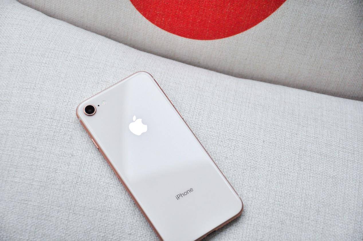 买不起iPhone X？不如看看七千字iPhone 8的深度评测！
