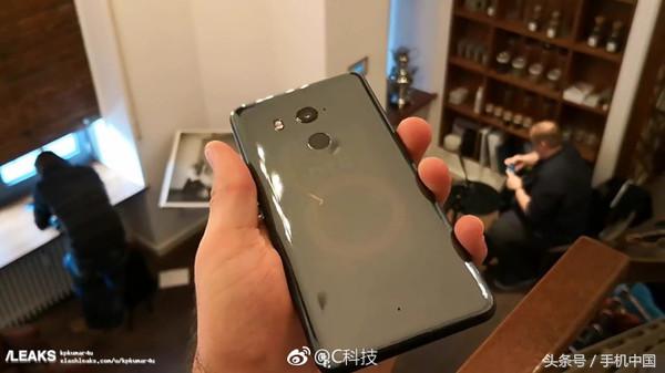 HTC U11 Plus明天公布 透明色版真机曝出