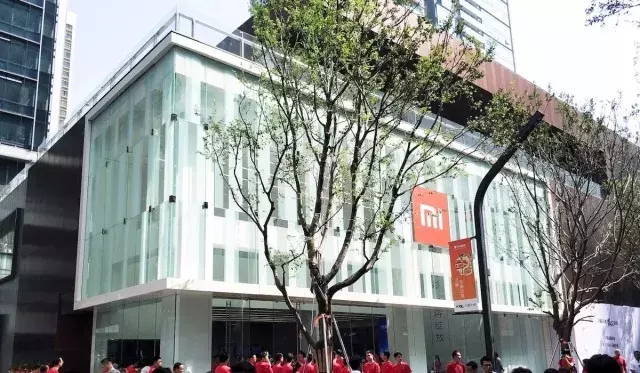 小米实体店还要走iPhone高档线路：第一家官方旗舰店这周日深圳市开张