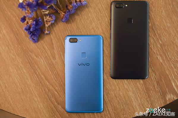 看厌了全面屏手机后，vivo X20以“vivo蓝”颜色再出场