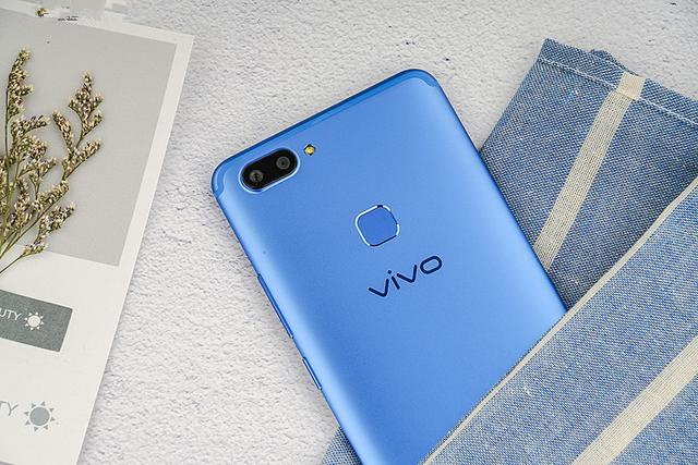 追求时尚潮流不停息，深爆销的vivo X20深蓝色版全新升级发售了