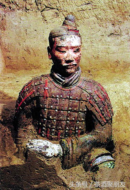 你以为兵马俑都是土灰色？刚出土时惊艳无比！可是15秒就褪色……