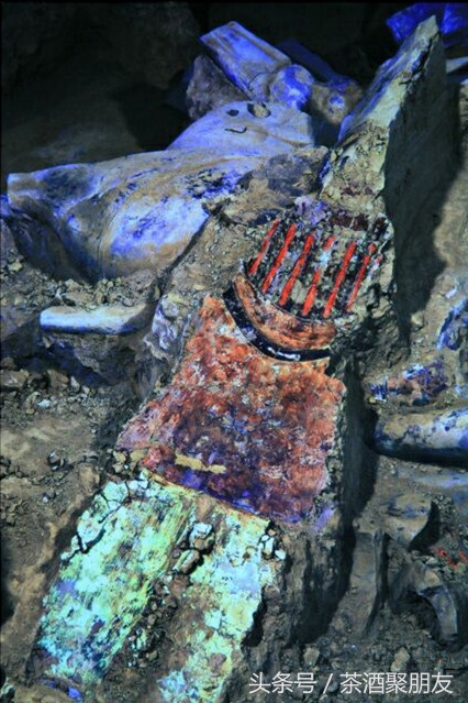 你以为兵马俑都是土灰色？刚出土时惊艳无比！可是15秒就褪色……
