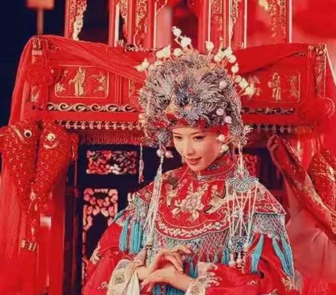 古代真正的凤冠霞帔有那么美吗?