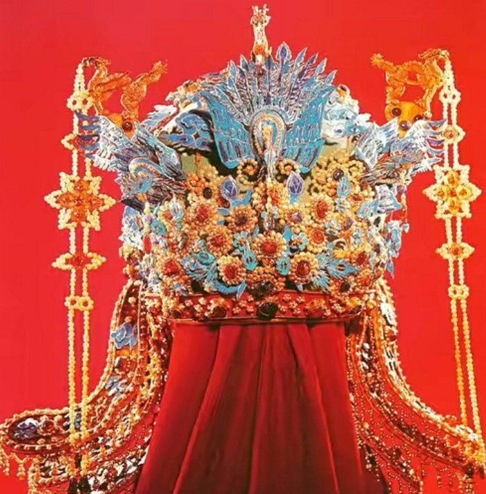 古代真正的凤冠霞帔有那么美吗?