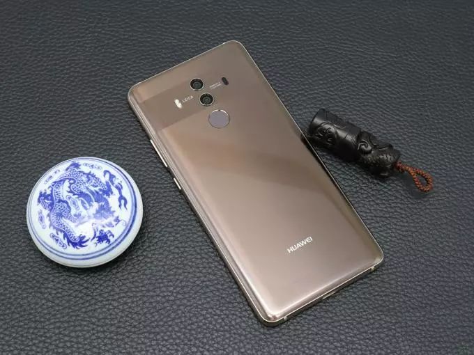 续航旗舰颜值担当 华为Mate 10 Pro评测