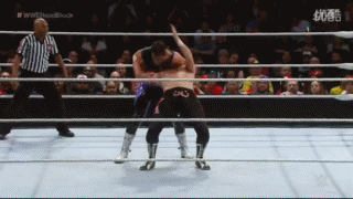 WWE劲爆摔角招式！WWE冠军罗曼跳绳失误？搞笑！