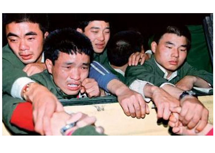 1985年百万裁军，邓小平拿领导干部开刀，2年完成后成效如何