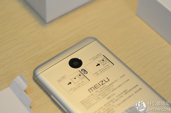 #本站首晒# 谁说旗舰机才有2.5D？MEIZU 魅族 魅蓝 Note3 银白色 开箱